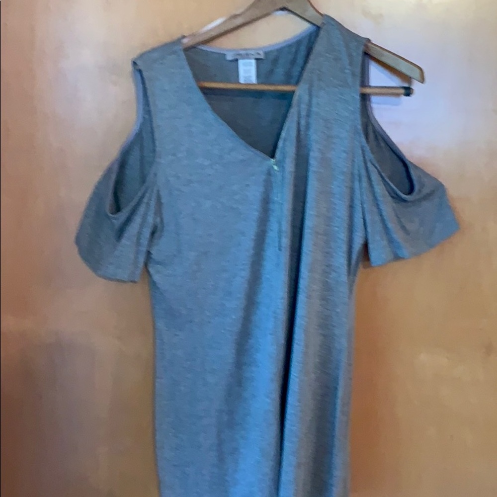 Grey top w cut out shoulders